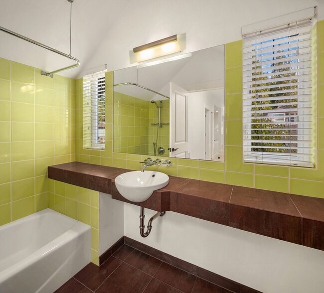 Building Photo - 4bd/3.5ba Kirkland House