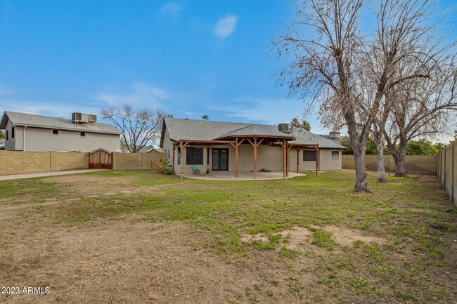 Building Photo - 8844 W Cavalier Dr