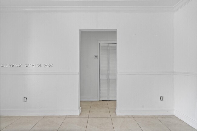 Building Photo - 580 Lee Dr