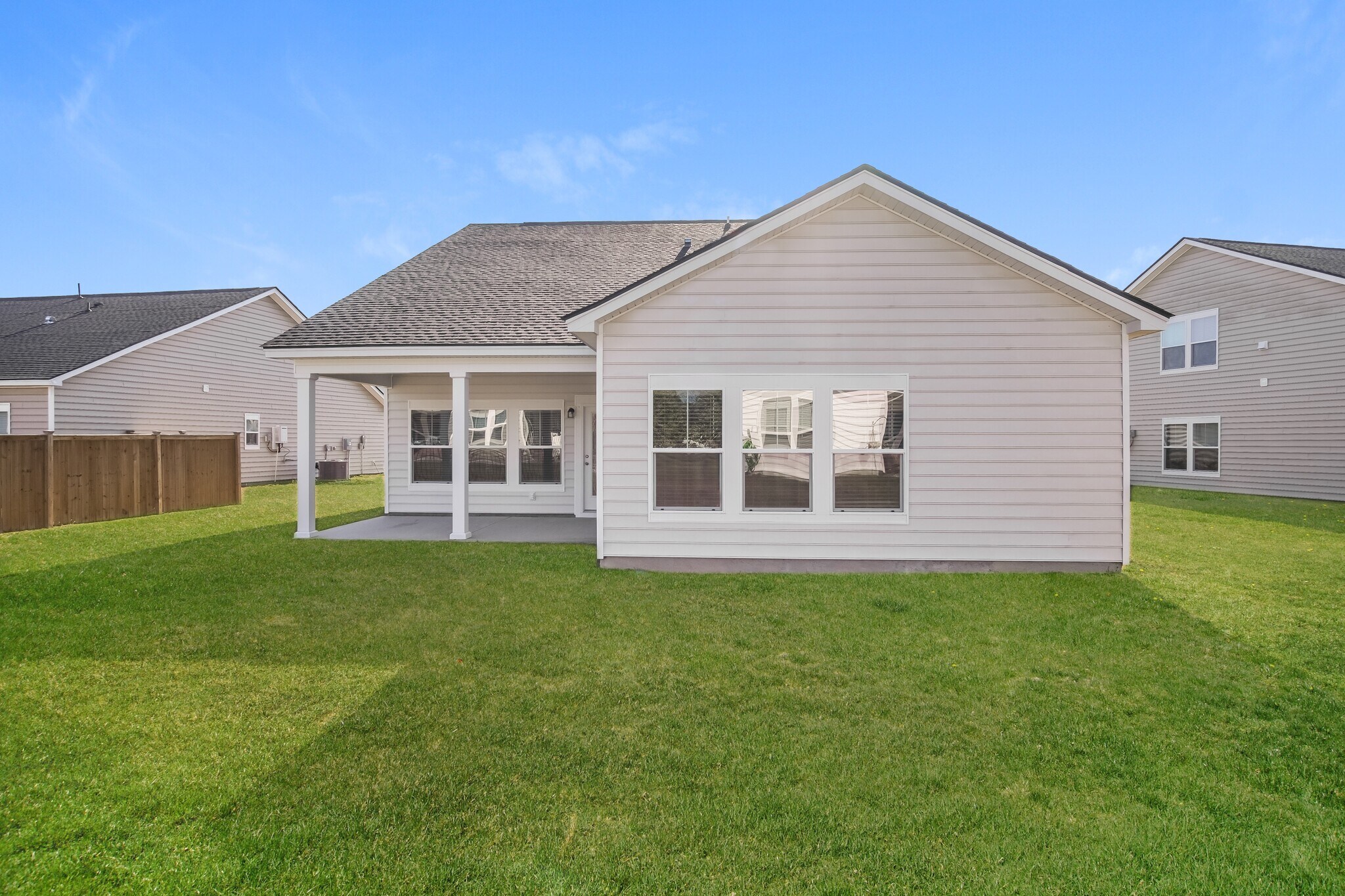 Building Photo - 492 Craigflower Ct