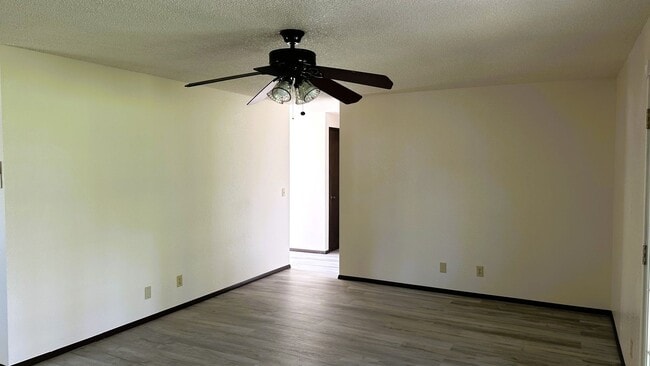 Building Photo - Cozy Three Bedroom Home