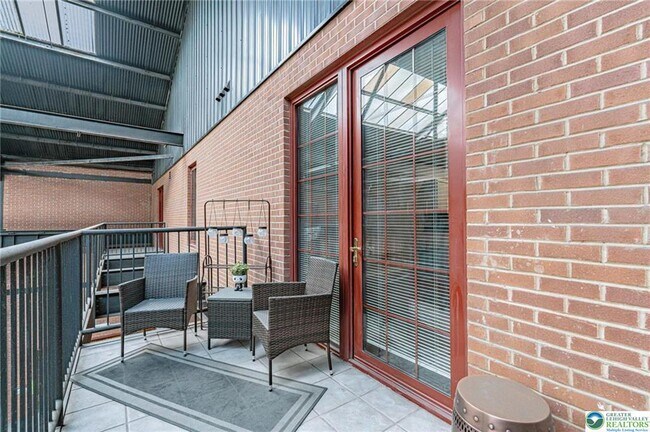 Building Photo - 11 W 2nd St