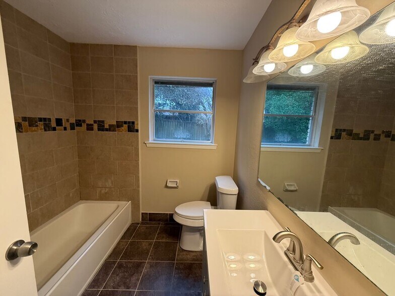 Building Photo - 107 State Hwy 75 N