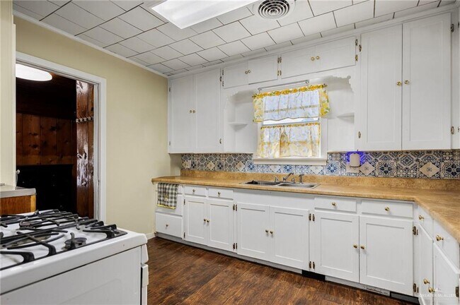 Building Photo - 25 W Kelly Ave