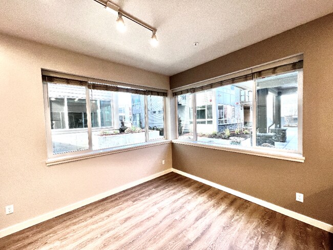 Building Photo - 2330 Yakima Ct