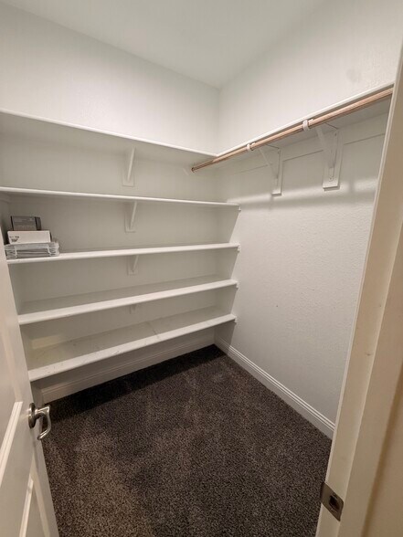 Building Photo - 504 Nicklaus Way