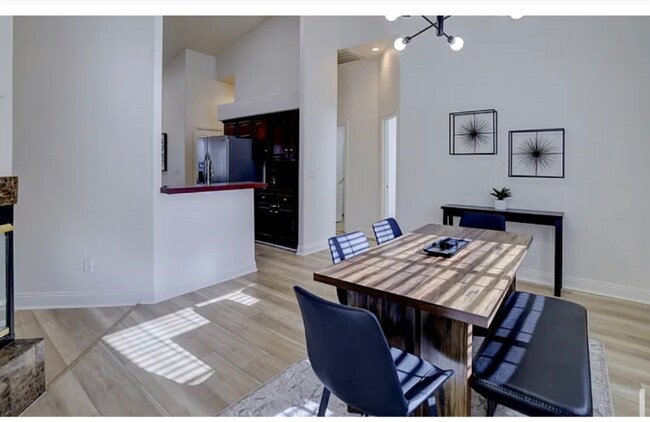 Building Photo - 1870 Racine Dr