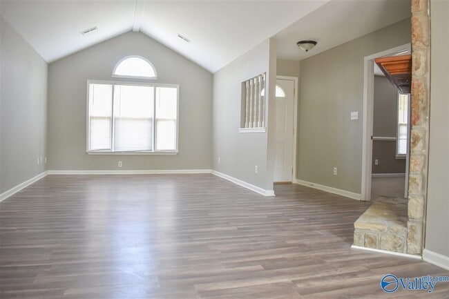 Building Photo - 105 Buttercup Ln