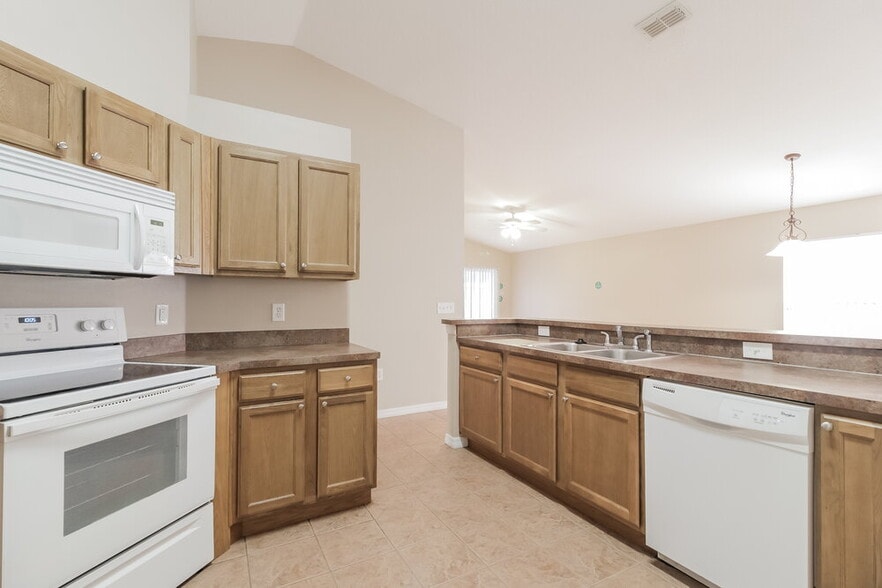 Building Photo - 2131 Colonial Woods Blvd
