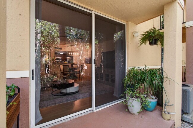 Building Photo - 1100 Scotia Dr