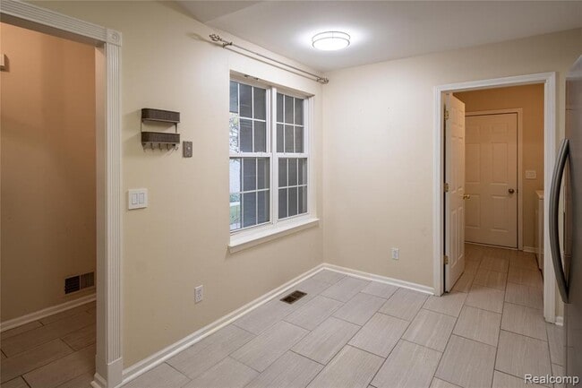 Building Photo - 41063 Millbrook Dr