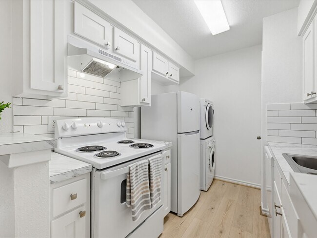 Building Photo - 2120 Wilcrest Dr