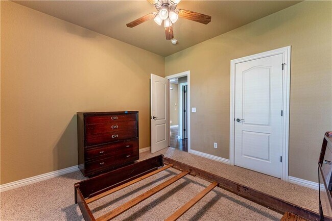 Building Photo - 126 S Angus Ln