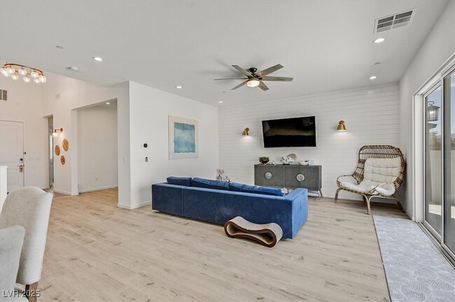 Building Photo - 10112 Pleasant Knoll Ave