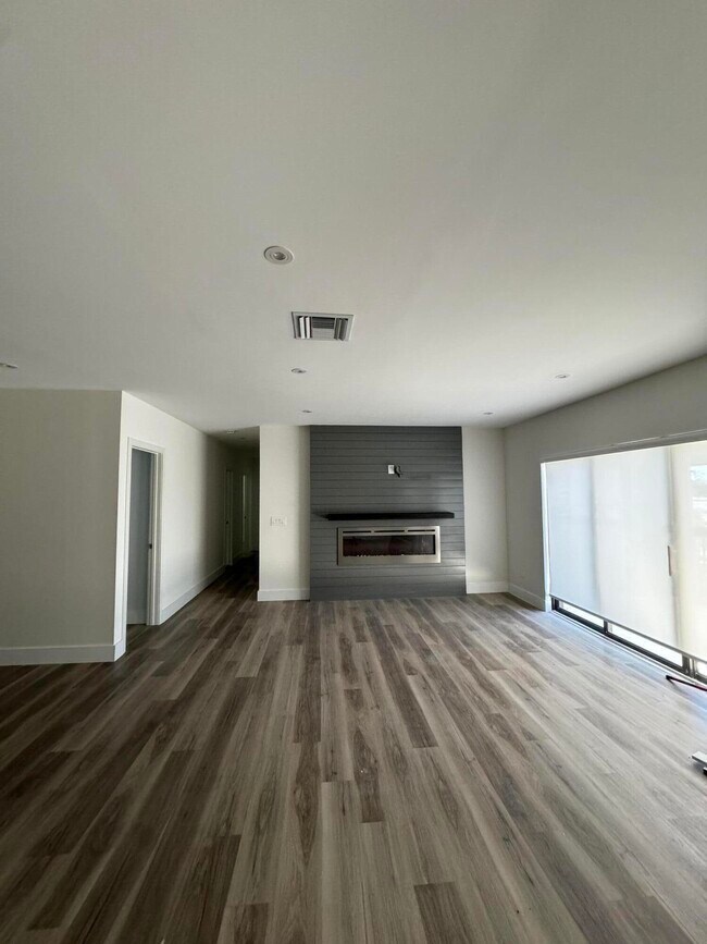 Building Photo - 11311 Pond View Dr