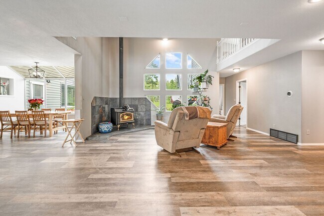 Building Photo - Private Country Living on 20 Acres in Somers