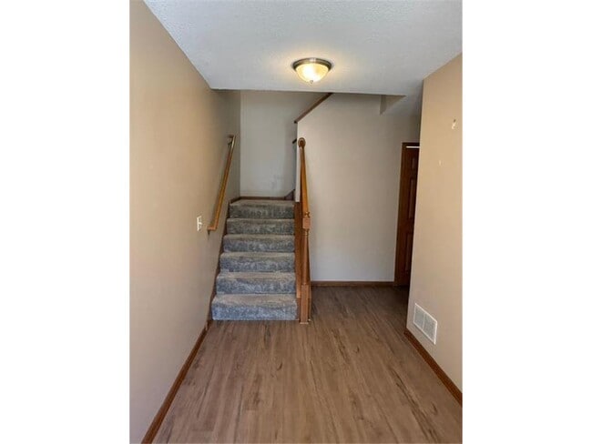 Building Photo - 6886 Meadow Grass Ln S