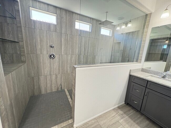 Building Photo - SAGUARO TRAILS 2bd PLUS DEN and 2ba HOME AVAILABLE NOW!!