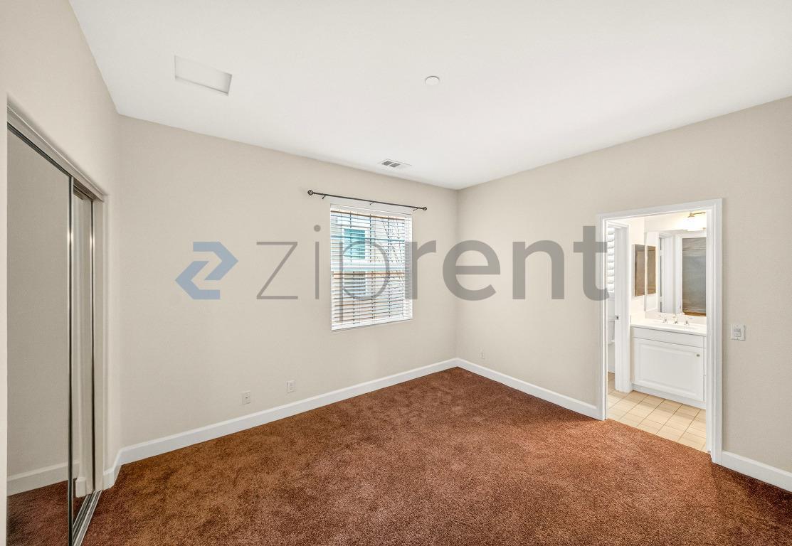 Building Photo - Unit