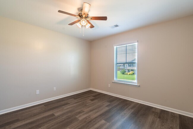 Building Photo - 3733 Moseley Dr