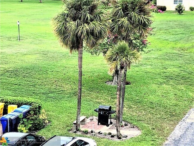 Building Photo - 2515 NE 1st Ct