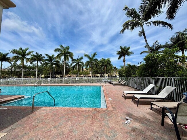 Building Photo - 1420 SE 26th Ave