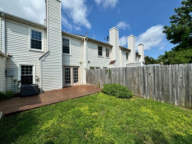 Building Photo - COMPLETELY Updated & Ready 08-21-26!! Sparkling Community Pool - Pet Friendly - Fenced Backyard!