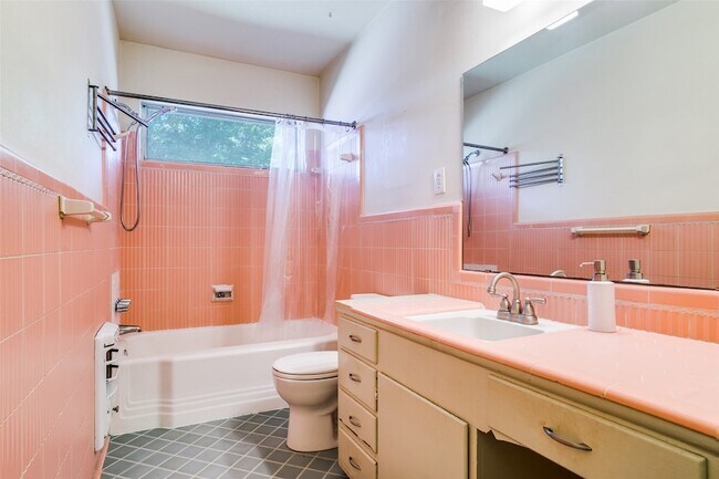 Building Photo - 6721 Vada Dr