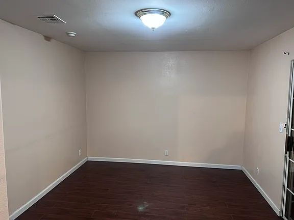Building Photo - "Charming 1-Bedroom Retreat in Santa Ana – Perfect for Cozy Living!"
