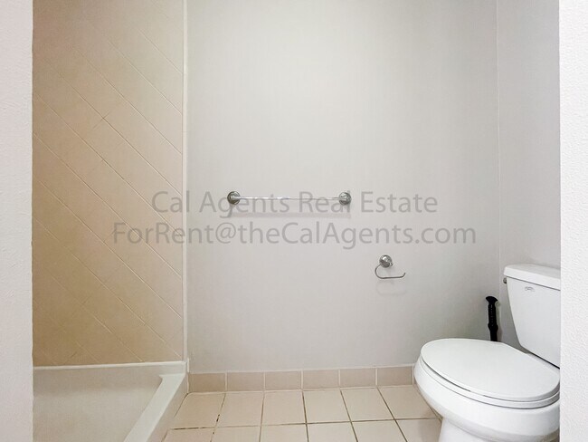 Building Photo - 1121 40th St