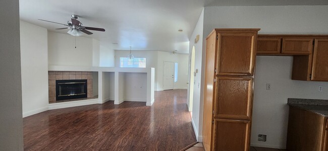 Building Photo - 4 Bedroom Home in Elk Grove