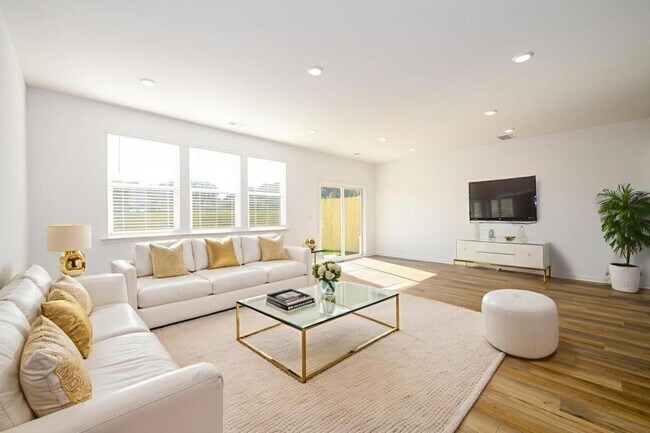 Building Photo - 2482 Van Fleet Cir