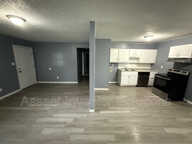 Building Photo - 11224 Lewis Ave