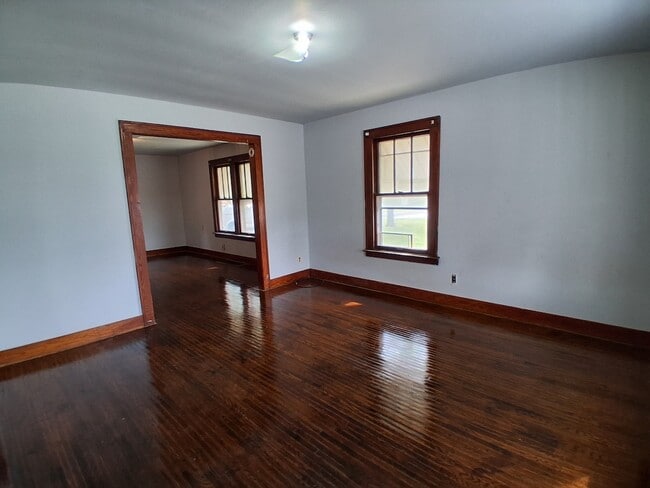 Building Photo - 1143 N State St