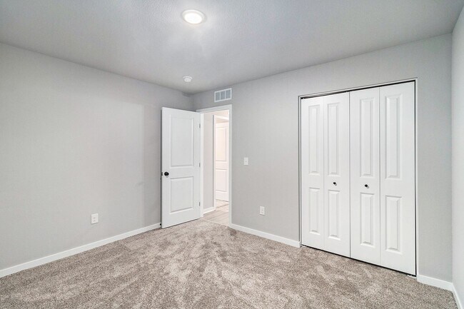 Building Photo - Brand New 5 Bedroom Condo!