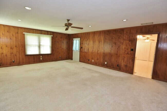 Building Photo - 1321 Conrad Ln