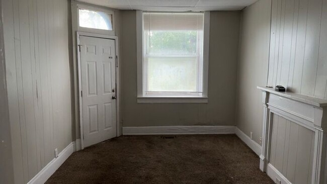 Building Photo - Great Price, Professionally Managed, Liter...