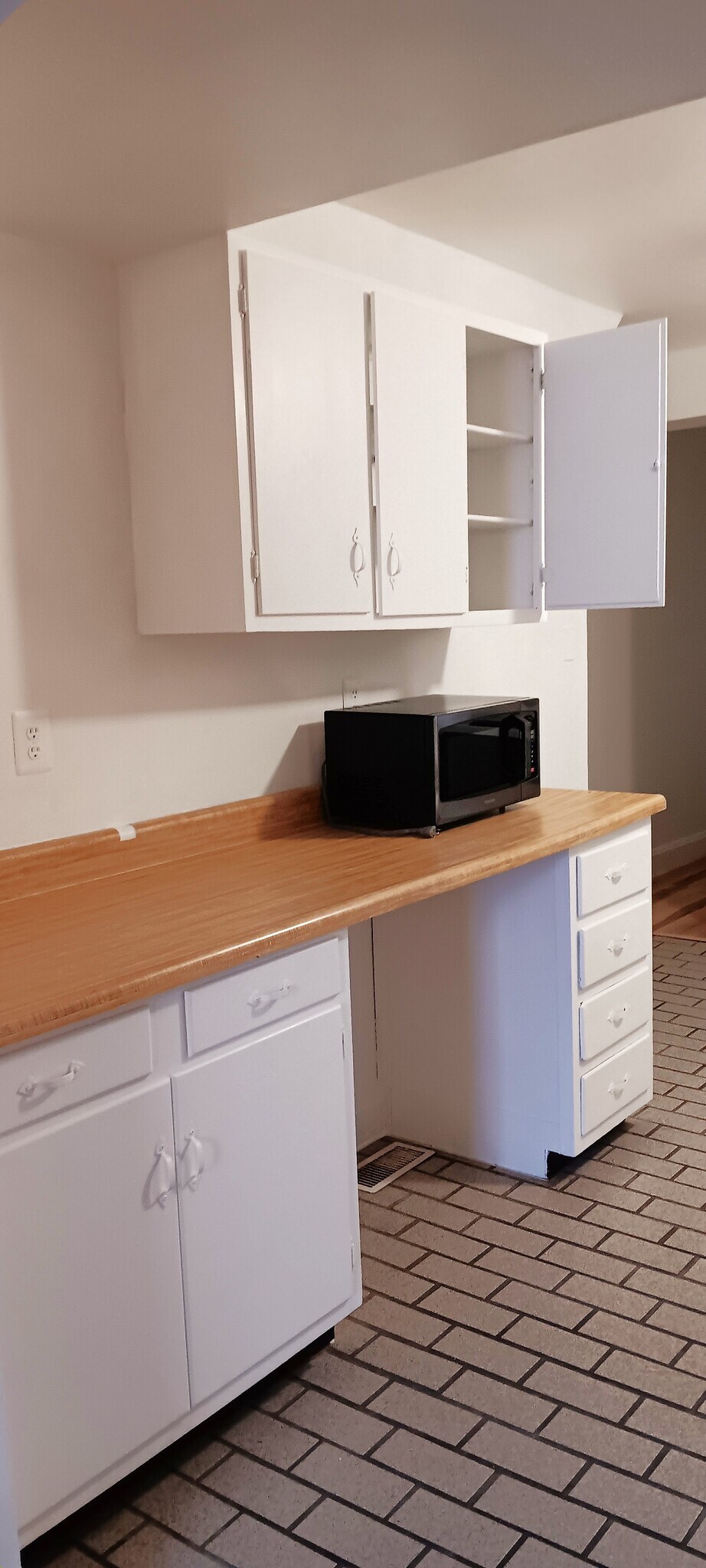 Building Photo - 1017 Hollins St