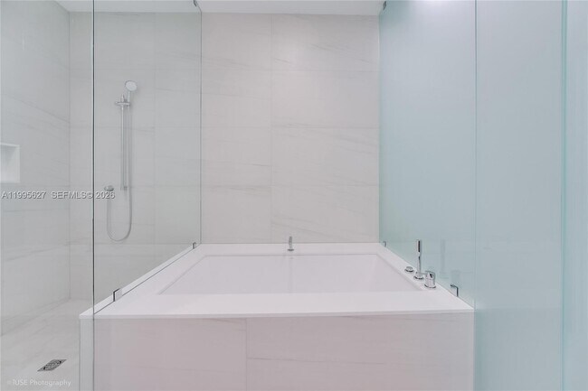 Building Photo - 153 N Seabreeze Blvd