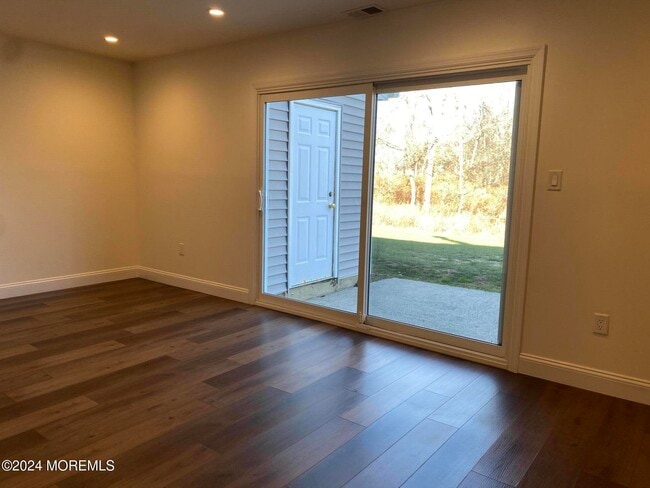 Building Photo - 66 Holly Dr