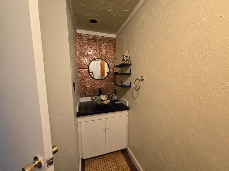 Building Photo - 906 Tyson St