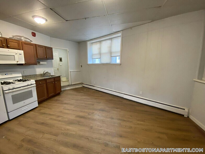 Building Photo - 10 Marion St