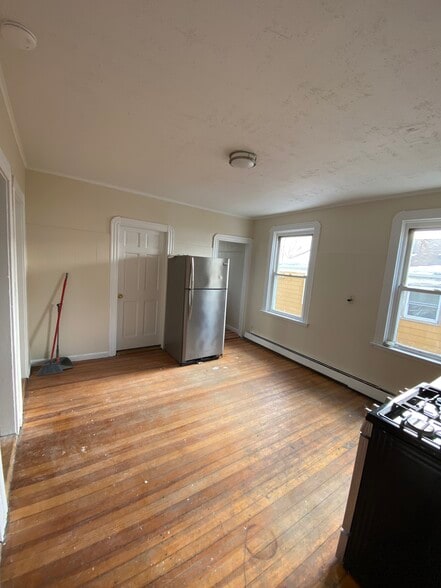 Building Photo - 5 Lynch St