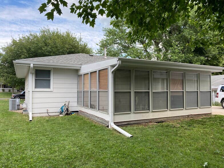 Building Photo - 4901 S 48th St