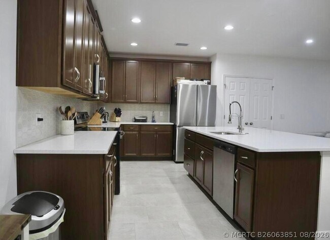 Building Photo - 260 Hamlet Lp