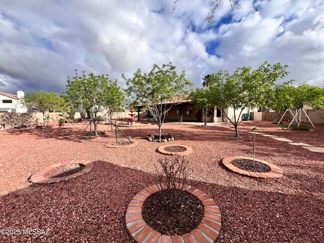Building Photo - 8679 N Ahwatukee Way