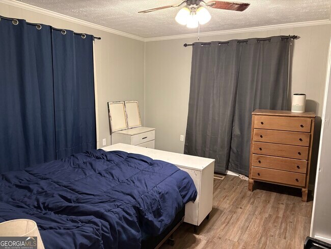 Building Photo - 19 Helms St