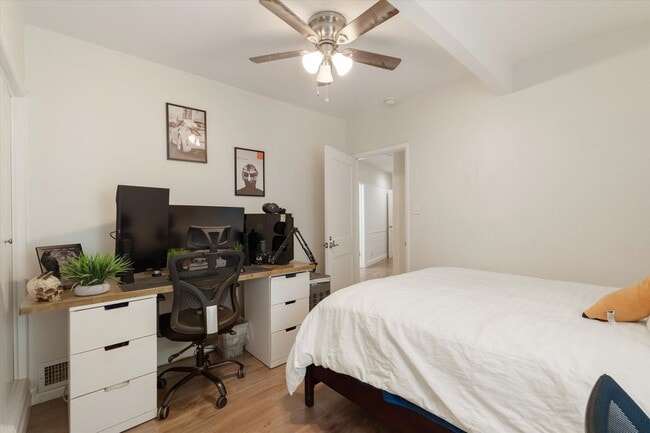 Building Photo - La Canada 4-Bedroom Home | Large Lot, Upda...