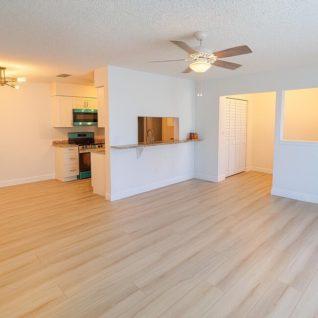 Building Photo - 4055 NW Cinnamon Tree Cir