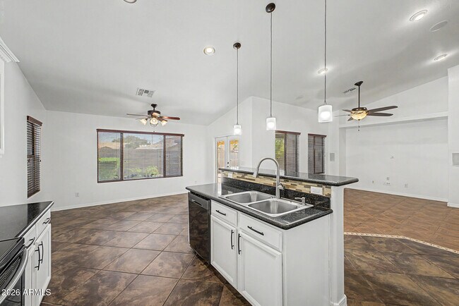 Building Photo - 25537 W Forest Grove Ave